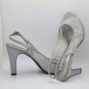 9.5M A. Marinelli Vintage Leather Shimmering Silver 3.5" Heels
